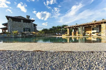 Buzet Villa for 6 Guests with Lagoon Pool and Views