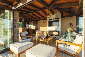 Buzet Villa for 6 Guests with Lagoon Pool and Views