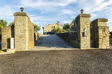 Buzet Villa for 6 Guests with Lagoon Pool and Views