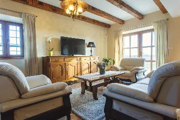 Buzet Villa for 6 Guests with Lagoon Pool and Views