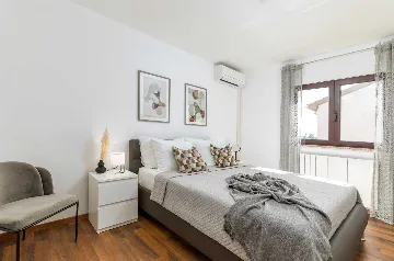 6-Bedroom Villa for 12 Guests in Loborika