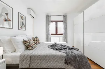 6-Bedroom Villa for 12 Guests in Loborika