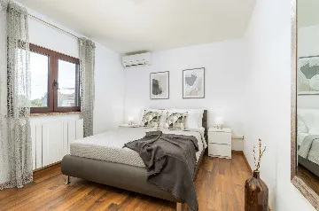 6-Bedroom Villa for 12 Guests in Loborika