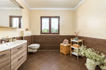 6-Bedroom Villa for 12 Guests in Loborika