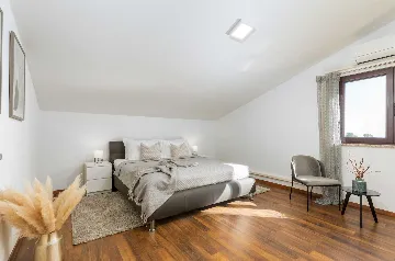 6-Bedroom Villa for 12 Guests in Loborika