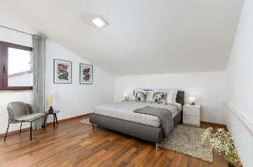 6-Bedroom Villa for 12 Guests in Loborika