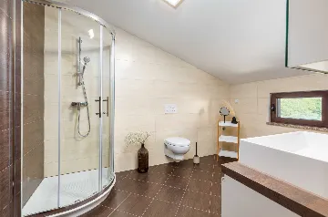 6-Bedroom Villa for 12 Guests in Loborika