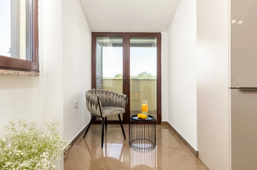 6-Bedroom Villa for 12 Guests in Loborika