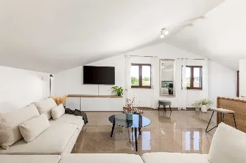 6-Bedroom Villa for 12 Guests in Loborika