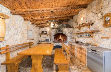 6-Bedroom Villa for 12 Guests in Loborika