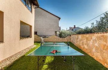 6-Bedroom Villa for 12 Guests in Loborika