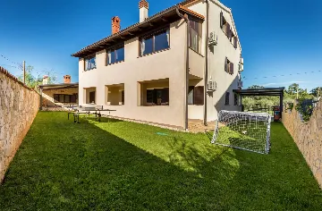 6-Bedroom Villa for 12 Guests in Loborika