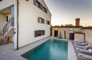 6-Bedroom Villa for 12 Guests in Loborika