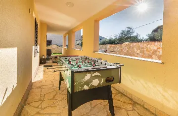 6-Bedroom Villa for 12 Guests in Loborika