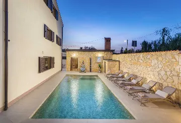 6-Bedroom Villa for 12 Guests in Loborika