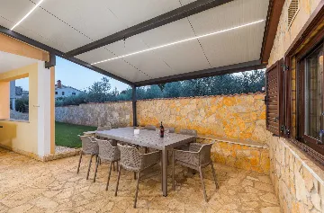 6-Bedroom Villa for 12 Guests in Loborika