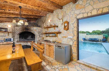 6-Bedroom Villa for 12 Guests in Loborika