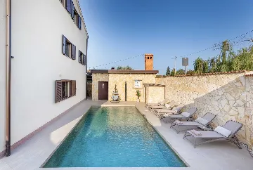 6-Bedroom Villa for 12 Guests in Loborika