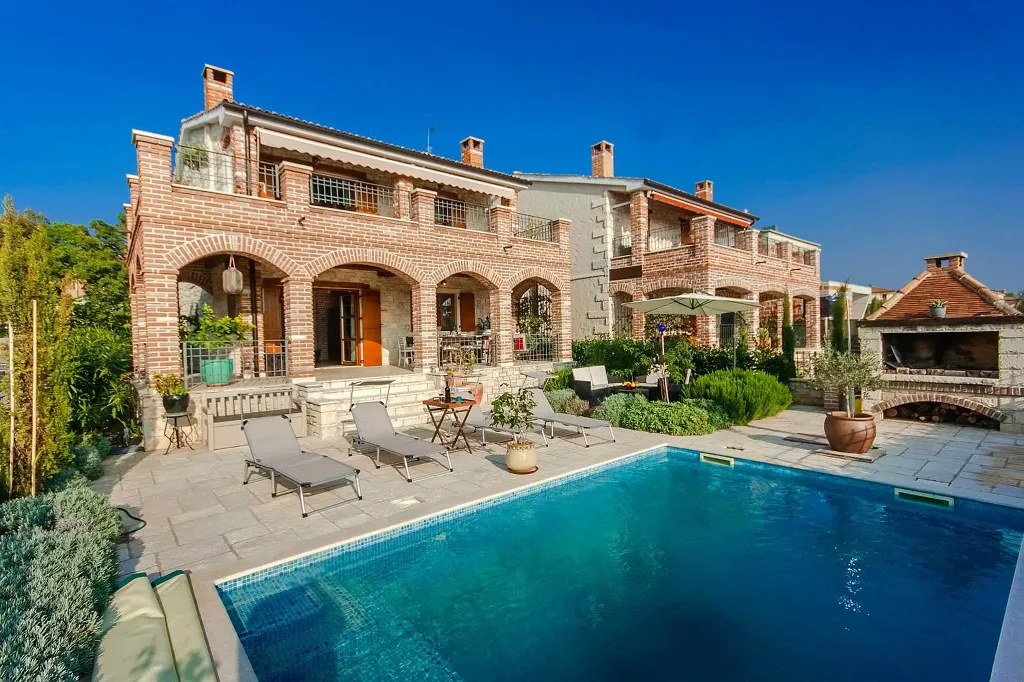 3-Bedroom Villa with Pool in Kaštelir