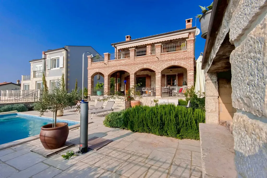 3-Bedroom Villa with Pool in Kaštelir