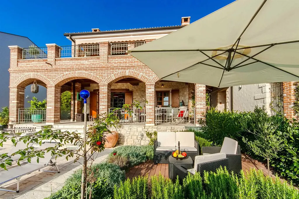 3-Bedroom Villa with Pool in Kaštelir