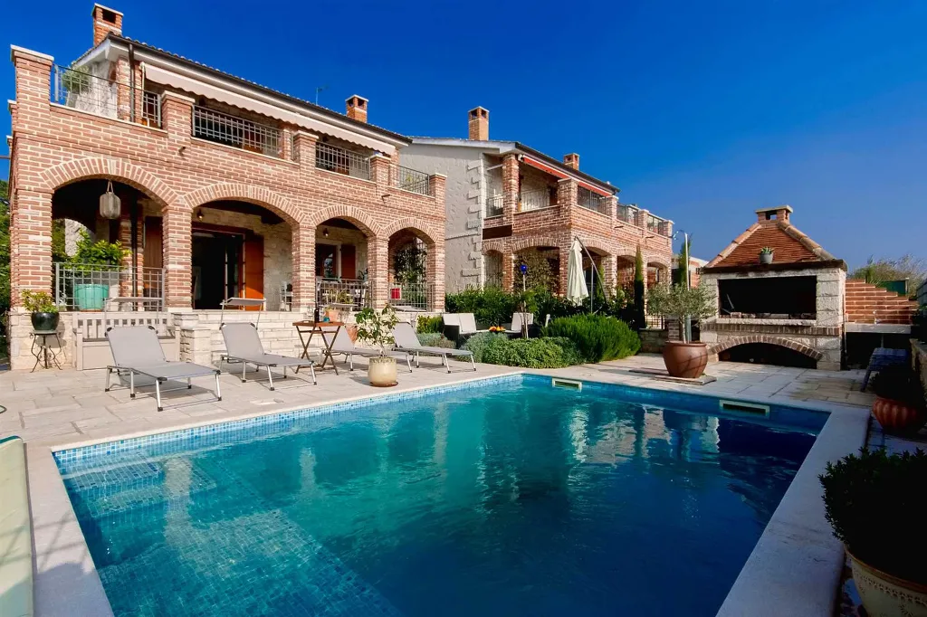3-Bedroom Villa with Pool in Kaštelir