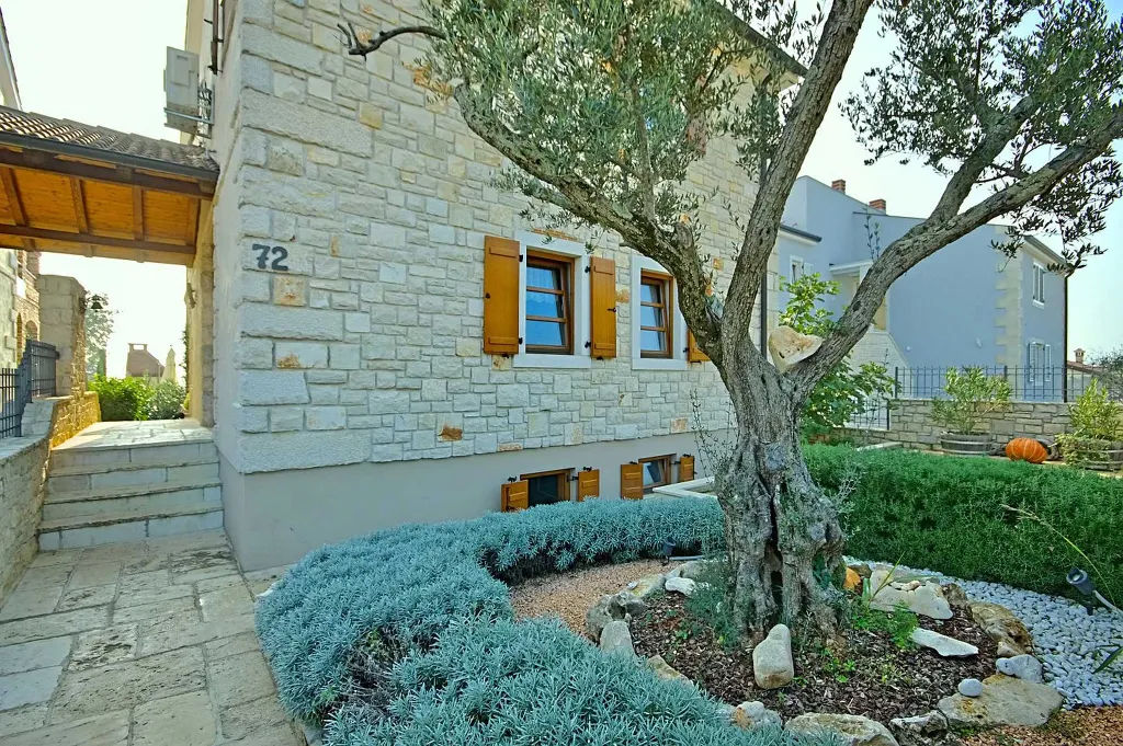 3-Bedroom Villa with Pool in Kaštelir