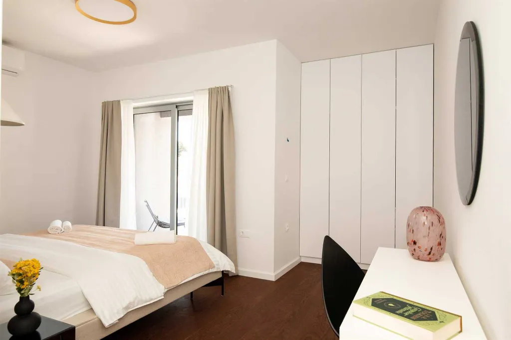 5-Bedroom Villa in Škrip with Heated Pool