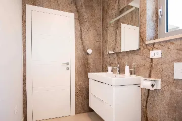 5-Bedroom Villa in Škrip with Heated Pool