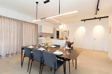 5-Bedroom Villa in Škrip with Heated Pool