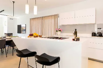 5-Bedroom Villa in Škrip with Heated Pool