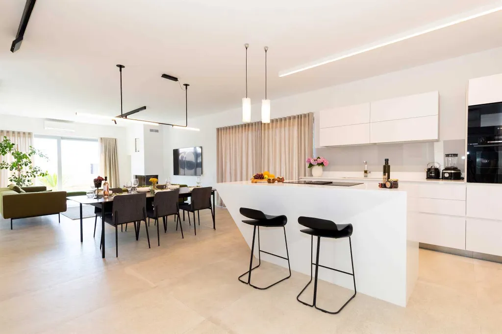 5-Bedroom Villa in Škrip with Heated Pool