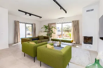 5-Bedroom Villa in Škrip with Heated Pool