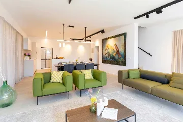 5-Bedroom Villa in Škrip with Heated Pool