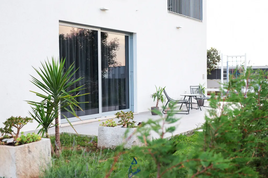 5-Bedroom Villa in Škrip with Heated Pool