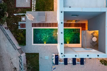 5-Bedroom Villa in Škrip with Heated Pool