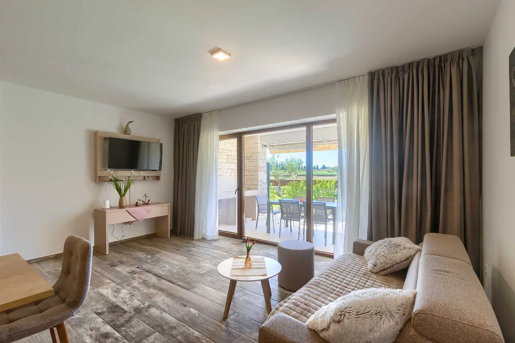 2-Bedroom Apartment with Shared Pool in Novigrad