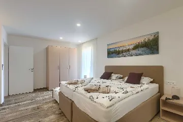 2-Bedroom Apartment with Shared Pool in Novigrad