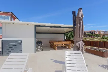 2-Bedroom Apartment with Shared Pool in Novigrad