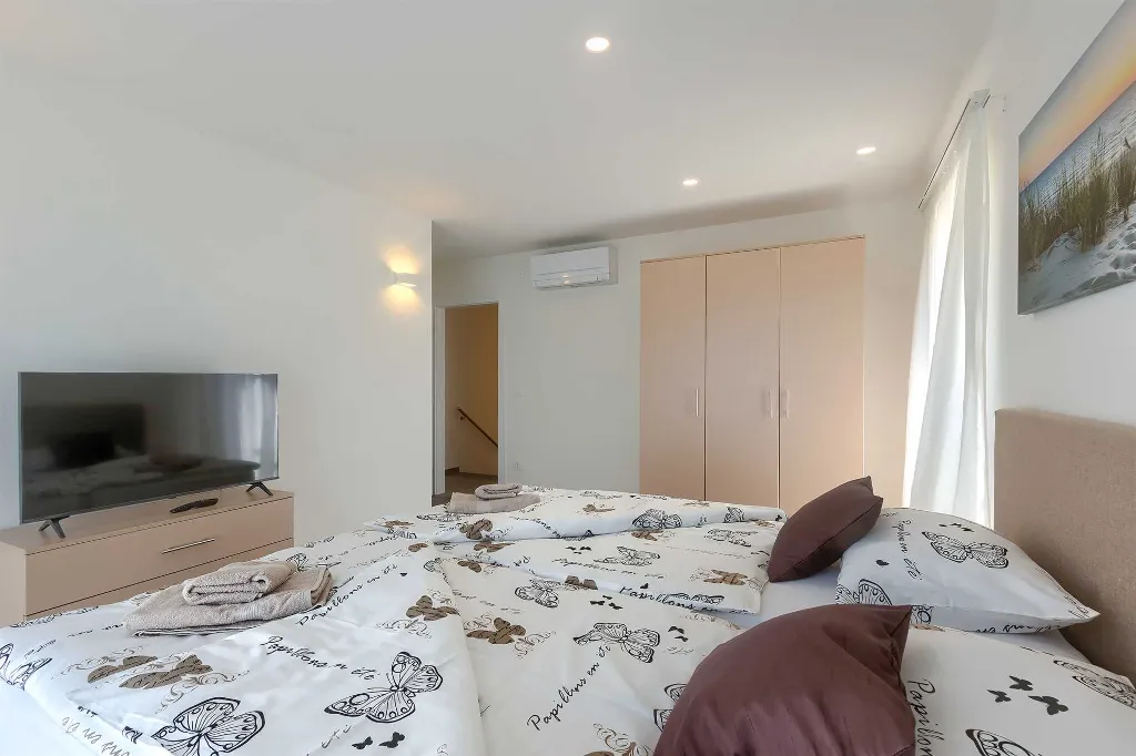 Two-Bedroom Apartment with Shared Pool in Novigrad
