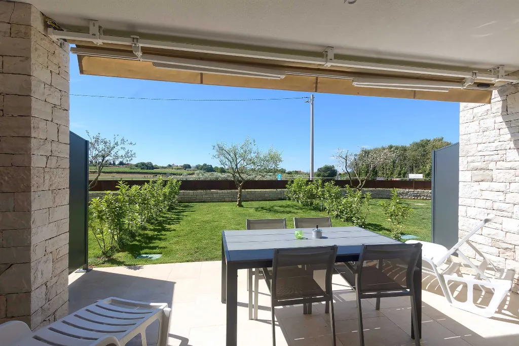 Studio for 3 Guests in Novigrad with Shared Pool