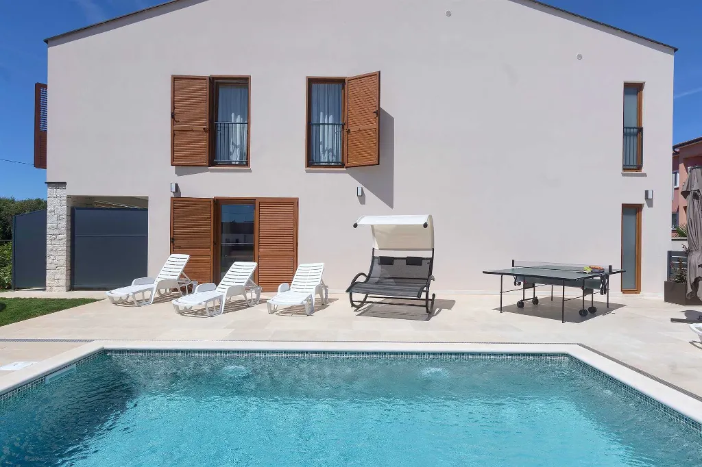 Studio for 3 Guests in Novigrad with Shared Pool