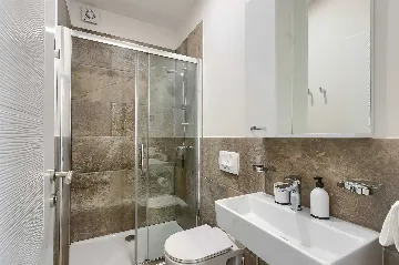 Novigrad Apartment for 6 Guests with Shared Pool