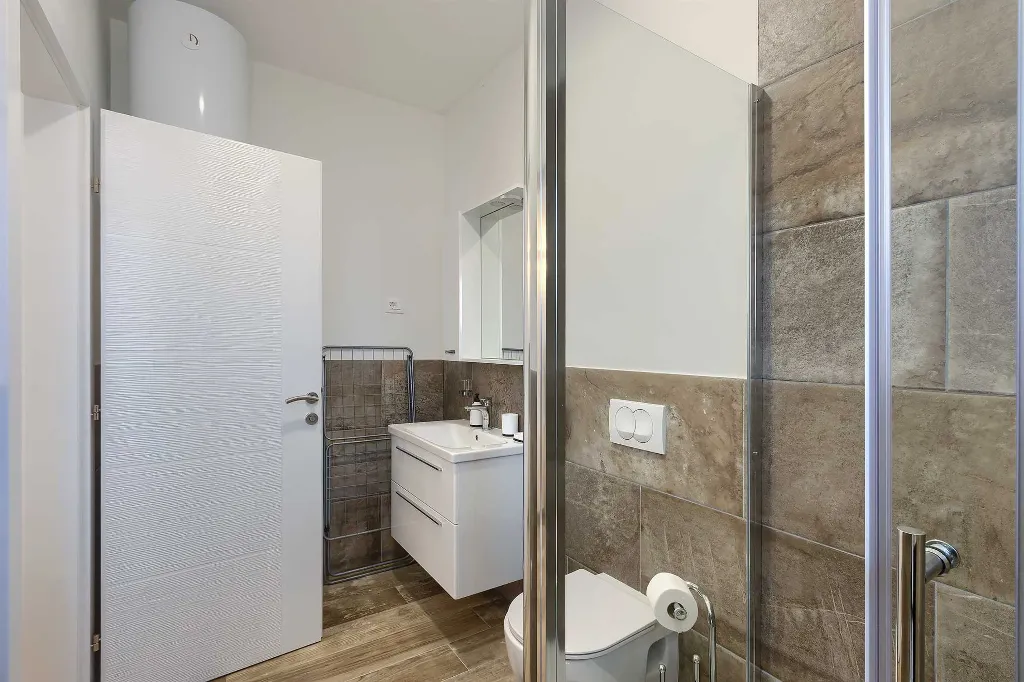 Novigrad Apartment for 6 Guests with Shared Pool