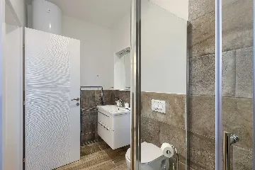 Novigrad Apartment for 6 Guests with Shared Pool