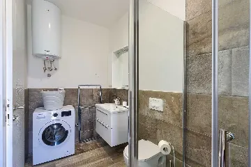 Novigrad Apartment for 6 Guests with Shared Pool