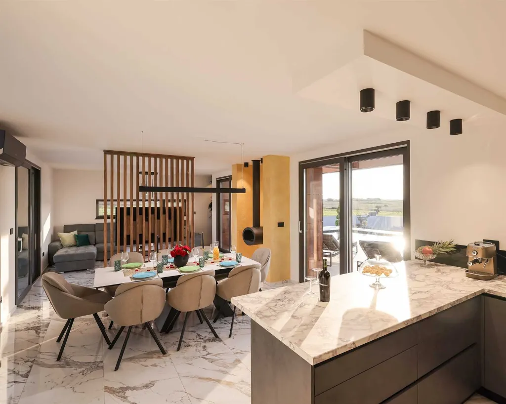 4-Bedroom Villa with Private Pool in Sabunike
