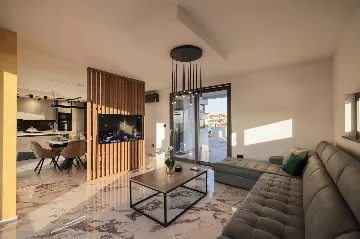 4-Bedroom Villa with Private Pool in Sabunike