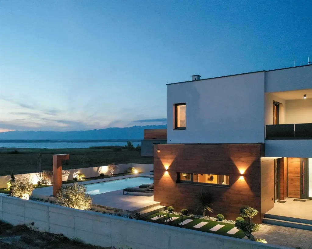 4-Bedroom Villa with Private Pool in Sabunike