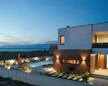 4-Bedroom Villa with Private Pool in Sabunike